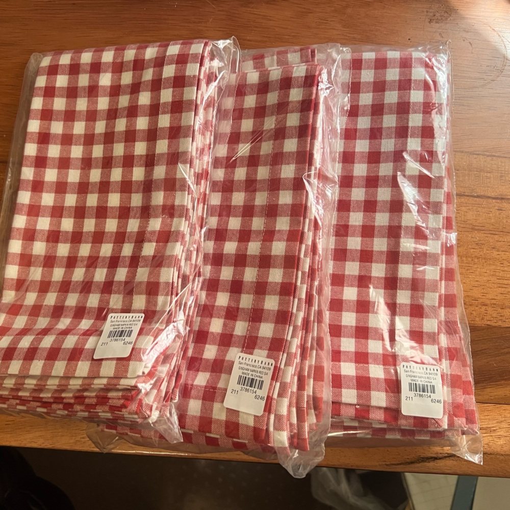 COPY - Pottery Barn Gingham Napkin set (4)